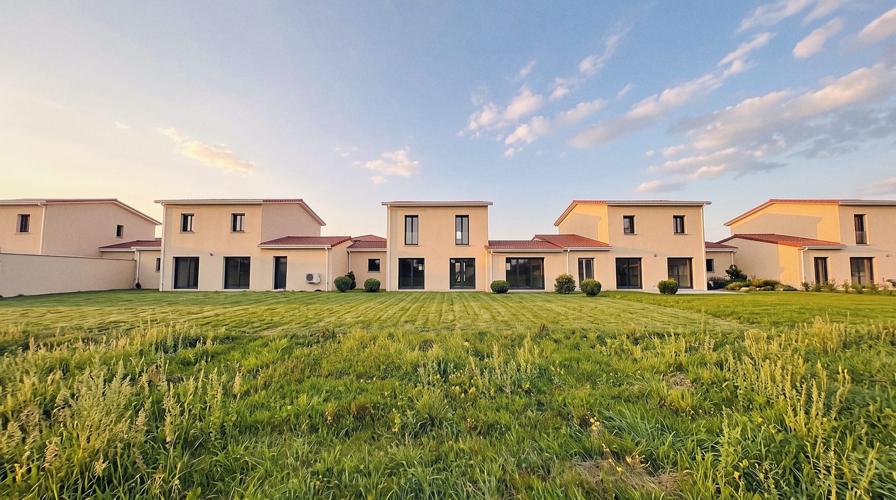 Le Péage-de-Roussillon — 8 maisons à étage · 100 m² · garage 18 m²